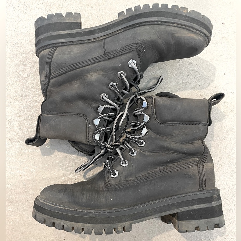 Timberland Womens Boot size 6